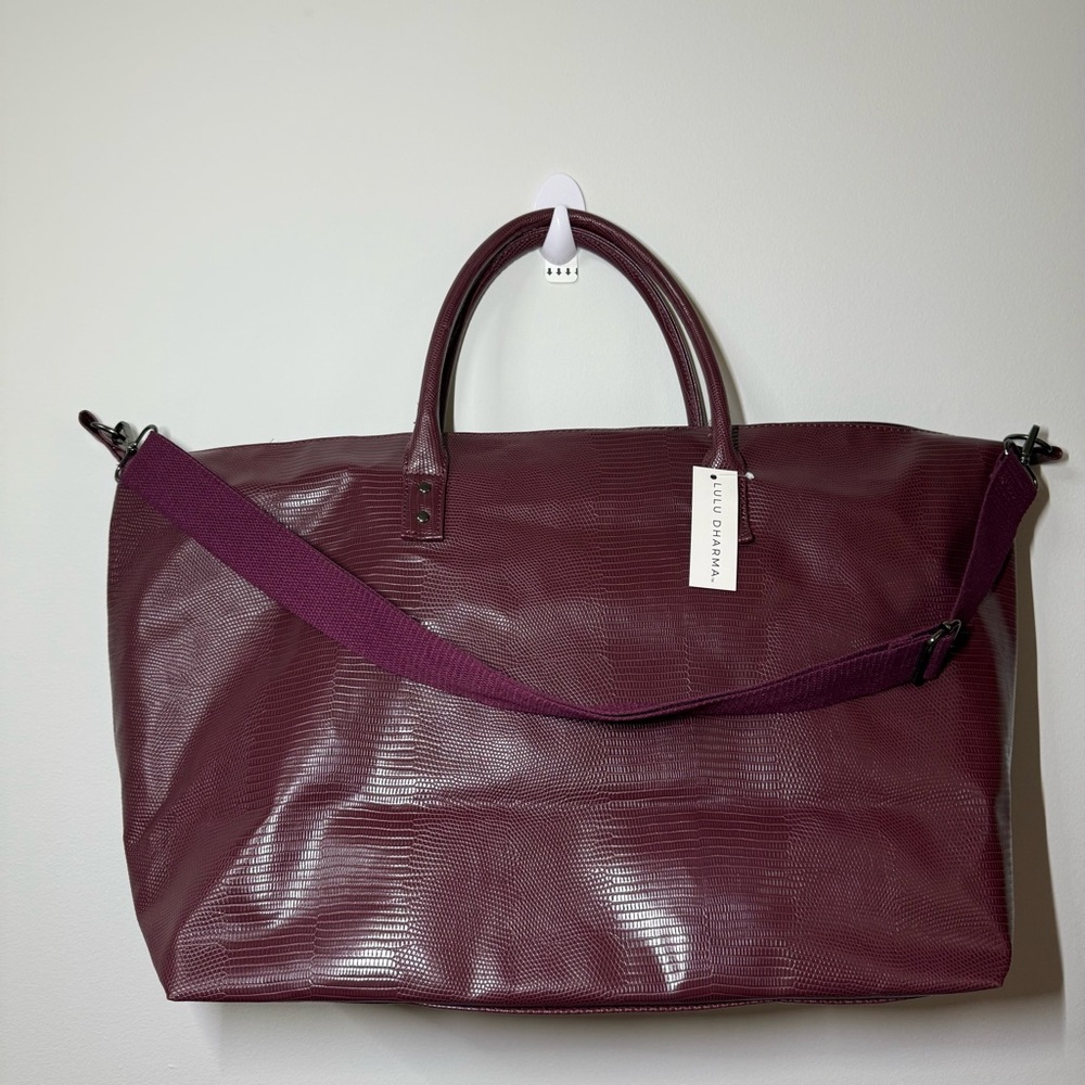 NWT Lulu Dharma Berry Lizard Weekender, vegan leather